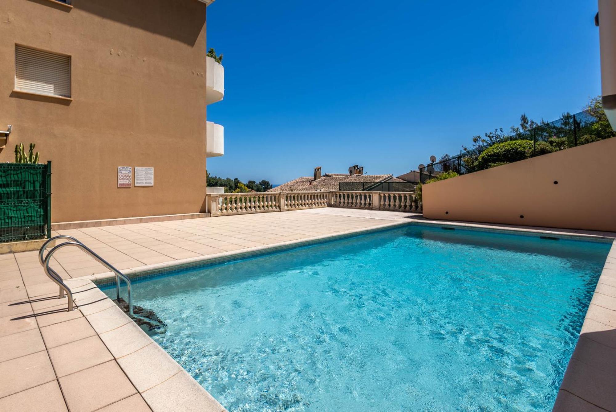 Mon Appart Avec Terrasse Et Piscine Roquebrune-Cap-Martin Zewnętrze zdjęcie